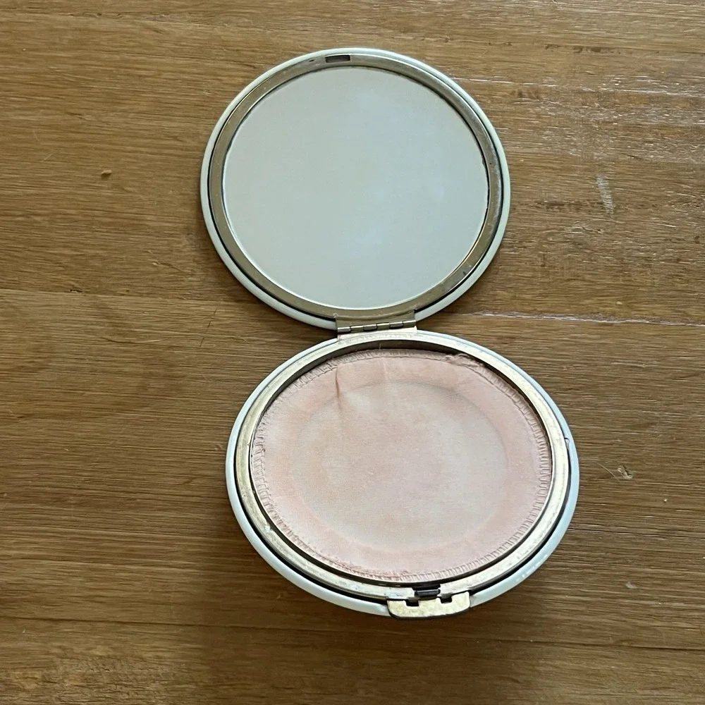Vintage 1940s Floral Powder Makeup Compact Case Mirror Pansy Vanity Collectable
